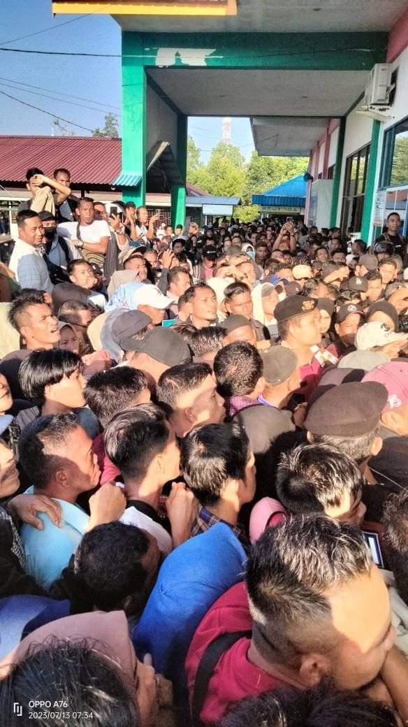 Pelabuhan Selatpanjang Diserbu Ratusan Calon Penumpang Pencari Kerja Tujuan Malaysia, Kecewa Berat Tiket Sudah Habis 