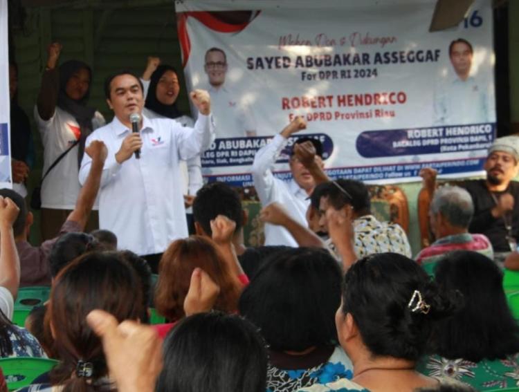 Robert Hendriko Sapa Ratusan Masyarakat Tenayan Raya, Maju ke DPRD Riau Perjuangkan 3 Program Utama