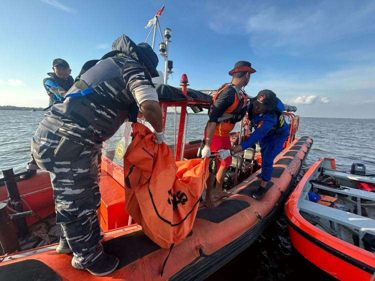 ABK Kapal Kargo yang Tenggelam di Perairan Selatpanjang Ditemukan, Kondisi Jenazah Tak Utuh Lagi