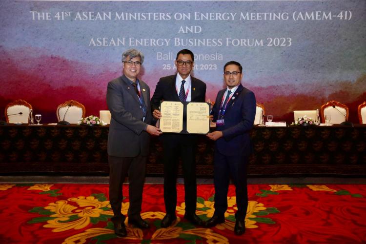 Kolaborasi Dengan ACE, PLN Gandeng 2 Perusahaan Listrik Malaysia Kembangkan Sistem Interkoneksi Antar Negara