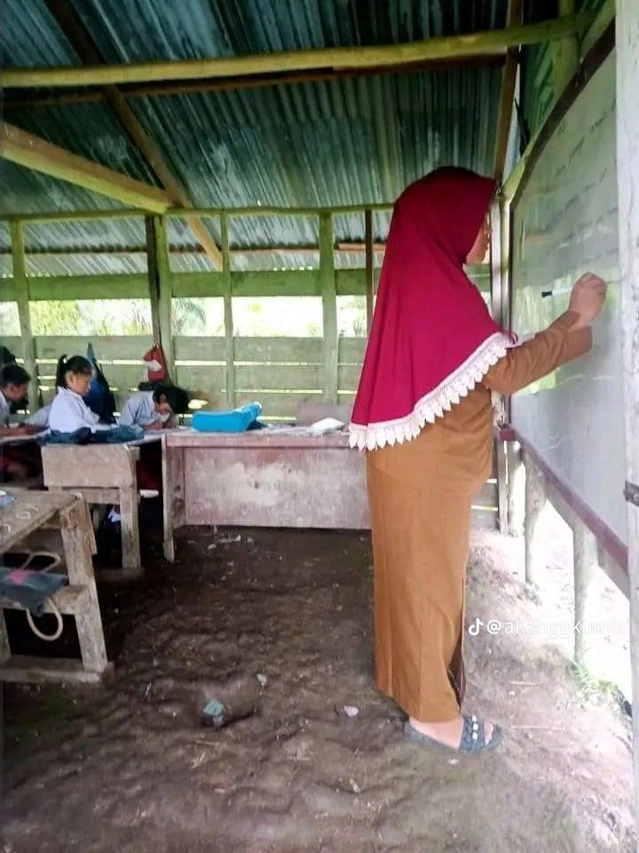 Viral! Bangunan SD Negeri Disebut Berada di Rokan Hilir Mirip Gubuk Reok Nyaris Roboh