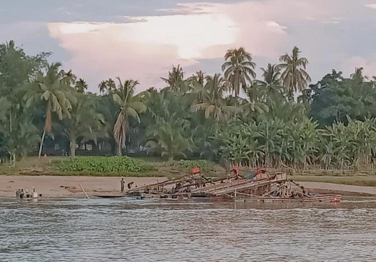 Aktivitas PETI Kembali Terjadi di Kuansing, Para Pelaku Kabur Dengan Menceburkan Diri ke Suangai Saat Petugas Tiba di Lokasi