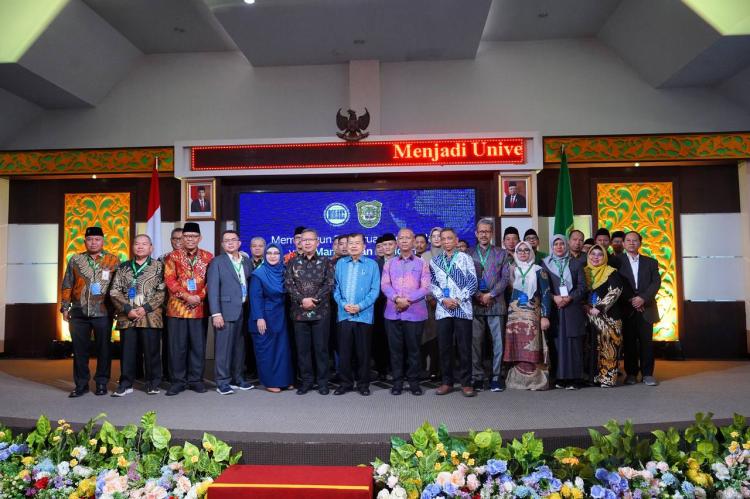 Lantik Pengurus BKS PTIS Periode 2023-2027 di UIR, Jusuf Kalla Berpesan Lakukan Amanah dan Tugas Sebaik-baiknya