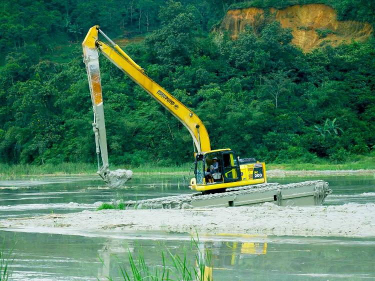 Pemko Pekanbaru Beli Ekskavator Amfibi Untuk Mengeruk Sungai Sail Tahun Depan