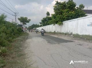 Waduh! PUPR Kota Pekanbaru Perbaiki Jalan Bangau Sakti Cuma 4 Meter?