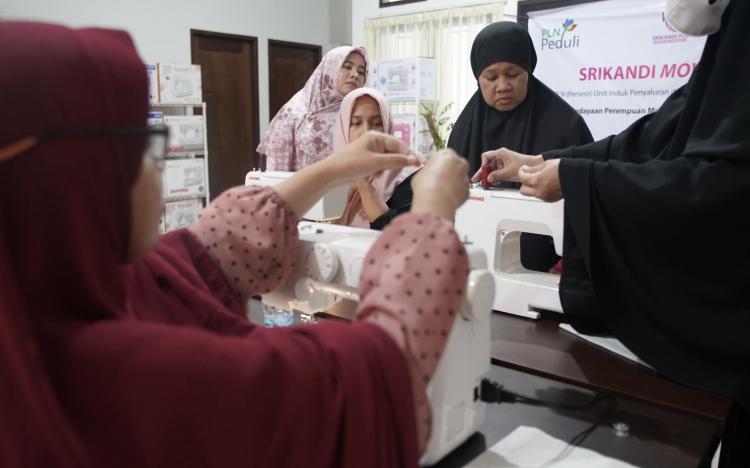 Gencarkan Srikandi Movement, PLN Peduli Berikan Pelatihan Peningkatan Keahlian Jahit