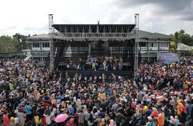 Hari Jadi Kabupaten Kepulauan Meranti ke-15, Puluhan Ribu Masyarakat Tumpah Ruah Ikuti Jalan Santai