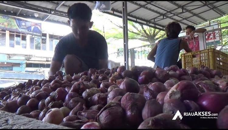 Jelang Nataru, Harga Sayur-mayur Naik Dua Kali Lipat di Pasar Tradisonal Pekanbaru 