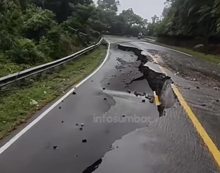 Sempat Terputus Belasan Jam, Jalan Lintas Sumbar-Riau Sudah Buka Tutup Tapi Masih Rawan