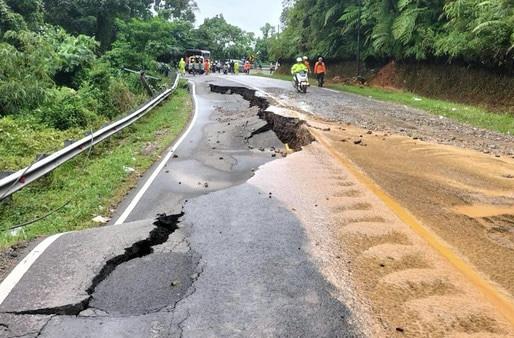 Hari Ini Jalan Lintas Sumbar-Riau Ditutup hingga Sore, Pengendara Diimbau Lewat Jalur Alternatif