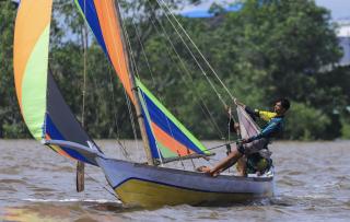 Jaga Khazanah Budaya, Pemkab Kepulauan Meranti Gelar Lomba Sampan Layar di Dua Kecamatan