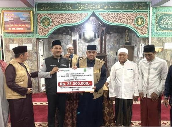 BRK Syariah Serahkan Bantuan Rp25 Juta ke Masjid Ubudiyah Danau Bingkuang Pada Kegiatan GSSB ke-172