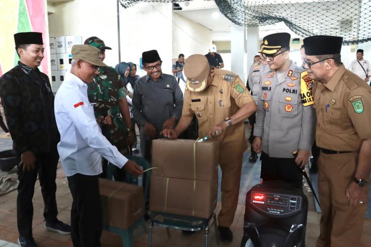 Pj Bupati Inhil Tinjau Proses Pelipatan Surat Suara Pemilu 2024, Pastikan Kegiatan Berjalan Lancar