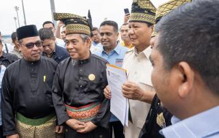 Dikunjungi Prabowo, LAM Riau Serahkan Warkah Hilirisasi Sawit dan Kepastian Hukum Adat