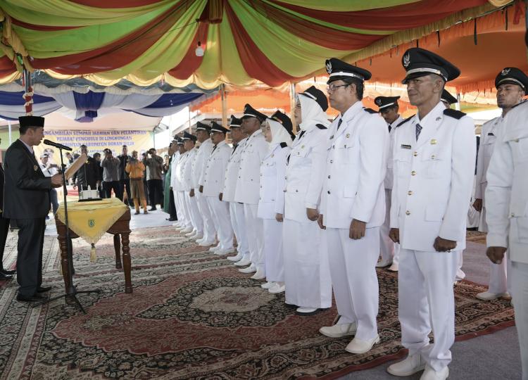 Nyaris Duel dengan Wakilnya, Bupati Rokan Hilir Tetap Lantik 23 Penjabat Penghulu