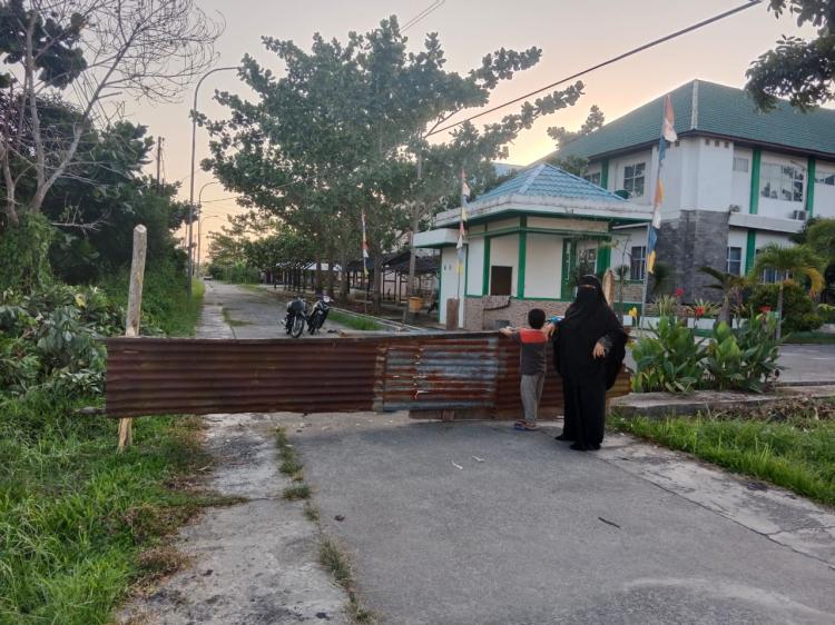 Wanita Bercadar Blokir Jalan Komplek Perkantoran Bupati Kepulauan Meranti Cabut Gugatan ke Pemkab, Kini Siapkan Strategi Baru