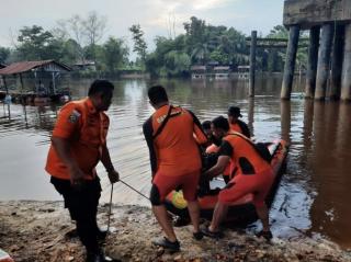Panik Dikejar, Seorang Pria Terjun dari Jembatan Siak II Pekanbaru