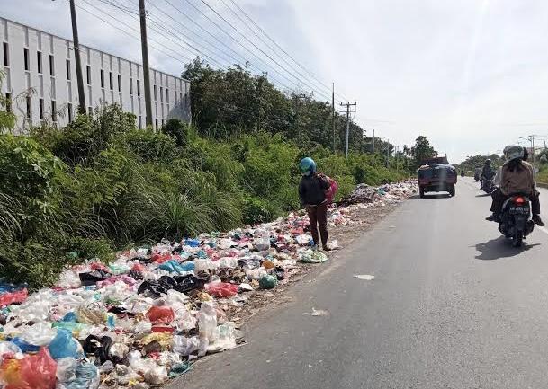 DLHK Pekanbaru Minta RT dan RW Awasi Masyarakat Langgar Jam Buang Sampah, Beri Ancaman Ini