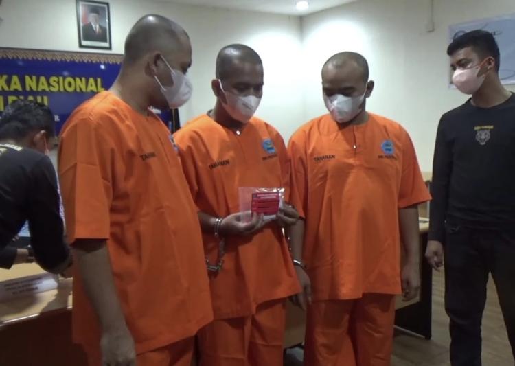 Edarkan Sabu di Wilayah Pekanbaru dan Sekitarnya, Pecatan Polri Beserta Dua Rekannya Ditangkap BNN Riau