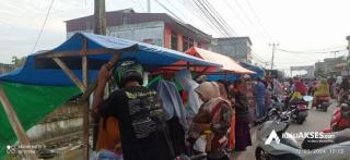 Hari Pertama Ramadhan, Warga Kota Tembilahan Padati Jalanan Berburu Takjil Jelang Berbuka Puasa