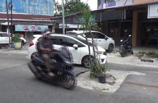 Bekas Galian IPAL Timbulkan Kerusakaan Jalan di Pekanbaru, Masyarakat Minta Perbaikan Permanen
