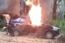 Ketahuan Maling Sawit, Mobil Pencuri di Kaunsing Dibakar Massa