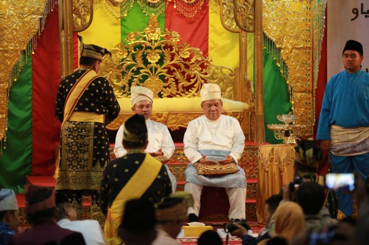 Gubri dan Wagubri Terima Tepuk Tepung Tawar, Simbol Restu Adat Melayu Riau