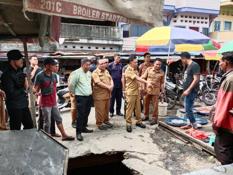 Bupati Asmar Instruksikan Perbaikan Darurat Jalan Pelantar yang Ambruk di Selatpanjang Barat