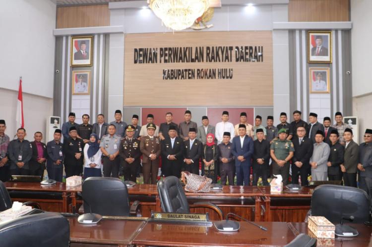 DPRD Rokan Hulu Gelar Rapat Paripurna Sertijab dan Mendengarkan Pidato Perdana Bupati Anton