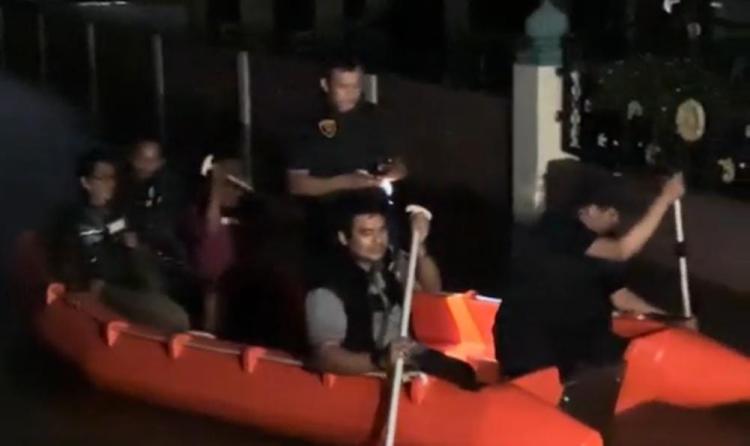 Cegah Krimonalitas, Satreskrim Polresta Pekanbaru Patroli di Wilayah Banjir