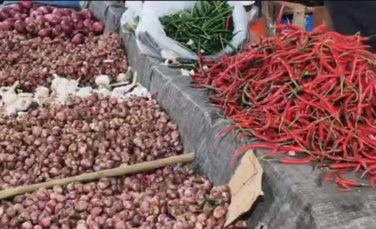 Harga Kebutuhan Pokok Pasar Cik Puan Masih Stabil