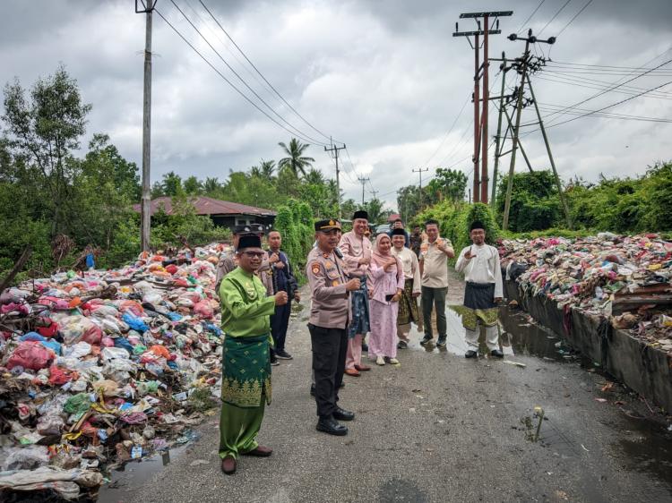 Pemkab Meranti Kembali Tutup Jalan Tempat Pembuangan Sampah Ilegal, Muzamil : Kita Kembalikan Citra Ibukota Kabupaten