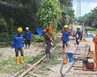 PLN Gerak Cepat Atasi Gangguan Transmisi di Siak, Kelancaran Listrik Selama Ramadhan 1446 H