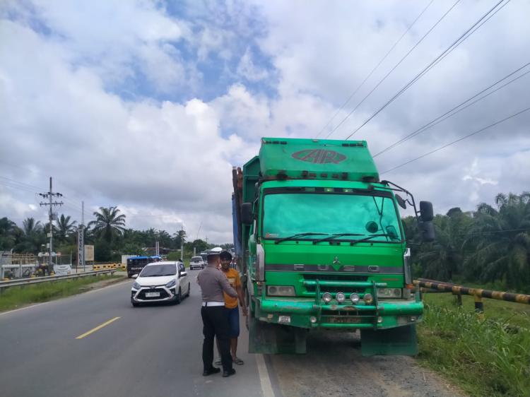 Ganggu Arus Mudik, Truk Kayu Diamankan Polres Rohil, Ini Dasar Hukumnya