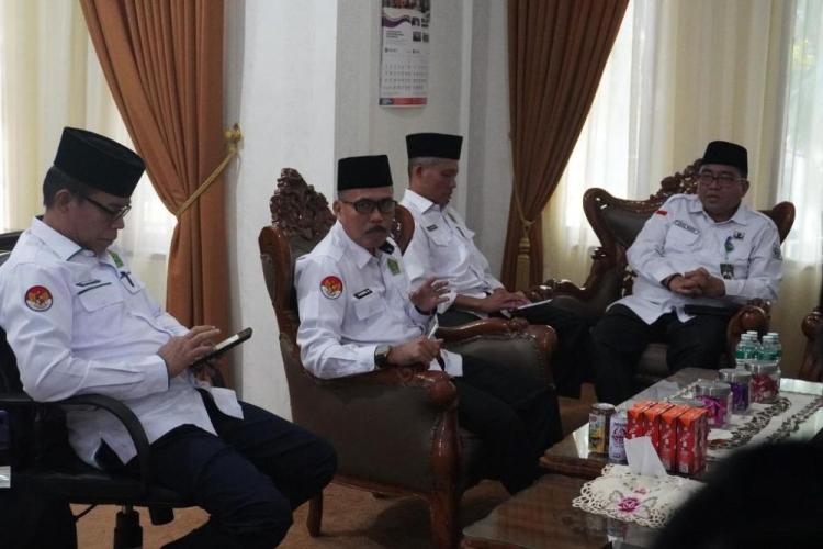 Kakan Kemenag Pekanbaru Ajak Pegawai Sukseskan Gerakan 1 Juta Pohon Kementerian Agama