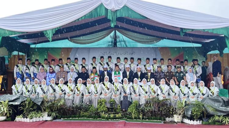 Tujuh Tahun Menanam Cahaya, Darul Fikri Wisuda 147 Santri Penghafal Al-Qur’an