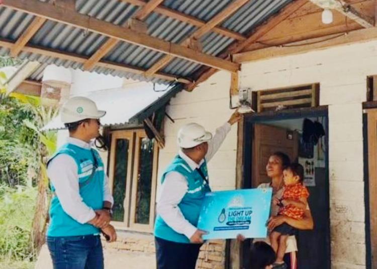 Light Up The Dream, PLN Kembali Berikan Sambung Baru Listrik Gratis untuk Masyarakat di Lubuk Alung
