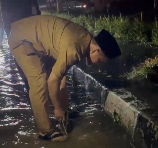 Penyempitan Drainase Picu Banjir Rutin di Kawasan Jalan Arifin Achmad Pekanbaru