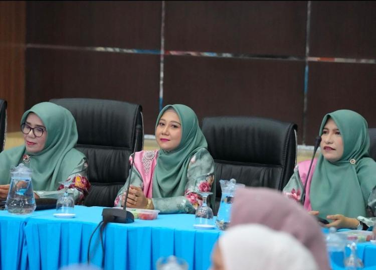 Maknai Hari Kartini dengan Cerdas dan Berdaya, Srikandi dan PIKK PLN UIP3B Sumatera Gelar Seminar Keuangan dan Pelatihan Keterampilan