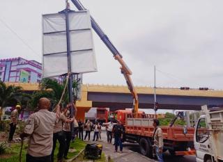 400 Tiang Reklame Tanpa Izin Jadi Sampah Visual di Pekanbaru, Sekdako Ami: Tim Penertiban Jalan Terus!