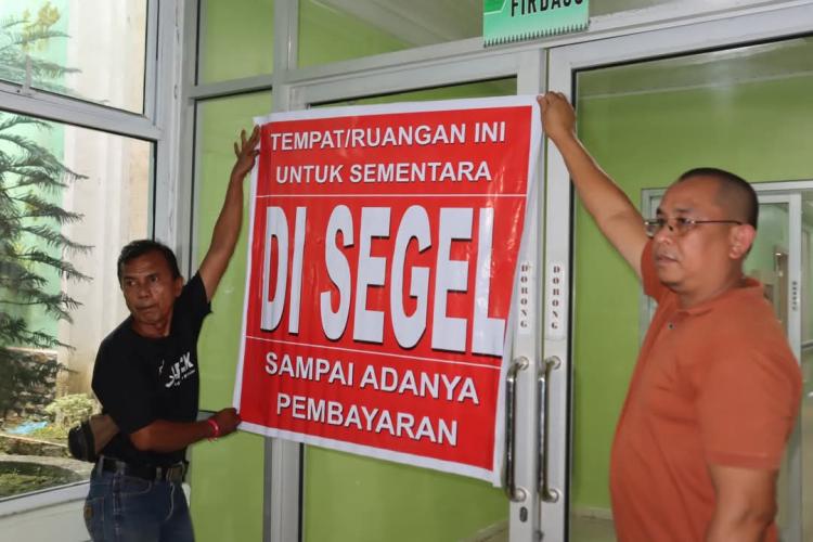 Minta Bayar Tagihan Proyek Sejak 2022, Sejumlah Kontraktor Segel RS Madani Pekanbaru