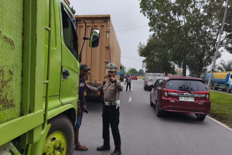 Truk Tonase Besar Tidak Boleh Lagi Sembarangan Masuk Jalan Kota Pekanbaru