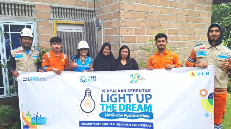 PLN UPT Pekanbaru Sambut Harkitnas ke-117, Nyalakan Harapan Lewat Program “Light Up The Dream"