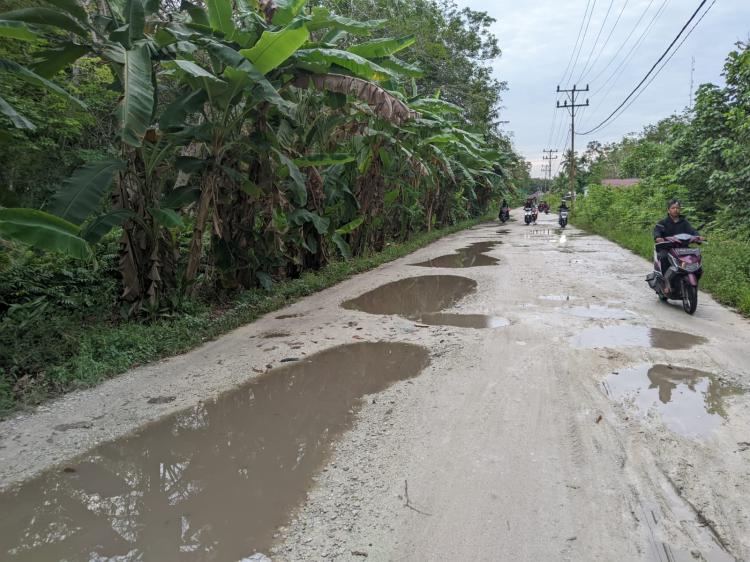 Puluhan Kilometer Jalan Poros di Pulau Rangsang Rusak Parah, Anggaran Pokir DPRD Dapil Setempat Jadi Solusi yang Dinanti