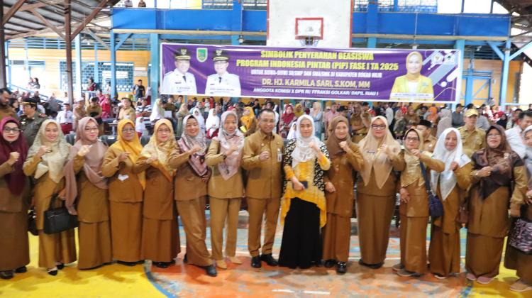 Aspirasi Pendidikan untuk Riau, Anggota DPR RI Dr Karmila Sari Salurkan Ribuan Beasiswa PIP di Rohil