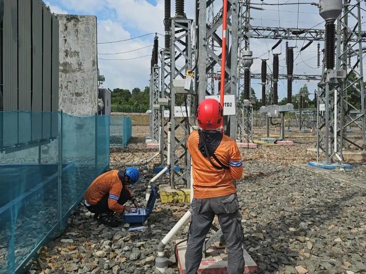Jaga Keandalan Jelang HUT RI ke-80, PLN ULTG Bintan Uji Lightning Arrester 150 kV di GI Kijang