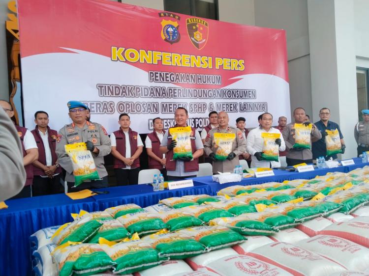 Polda Riau Bongkar Praktik 9 Ton Beras Oplosan di Pekanbaru, Satu Distributor Jadi Tersangka