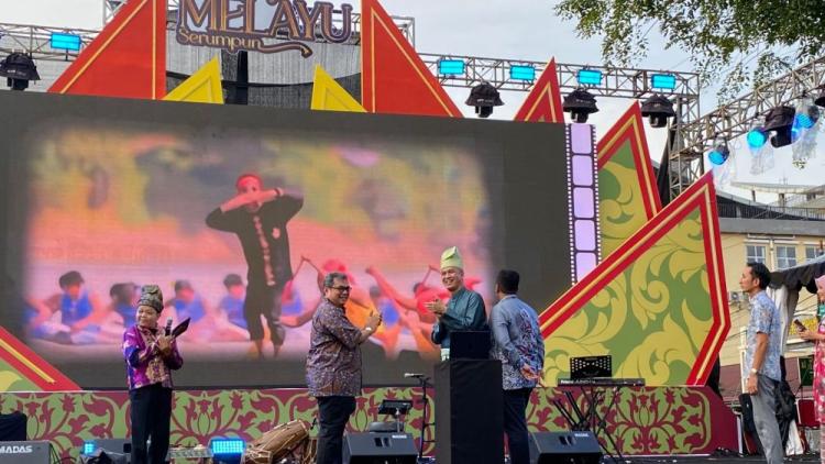 Pawai Budaya HUT ke-68 Riau: Ketika Sejarah Hidup Kembali di Tengah Kota