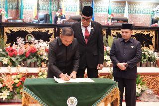 RPJMD Riau 2025-2029 Disahkan, Gubri Wahid Tekankan Kolaborasi Untuk Pembangunan Berkelanjutan