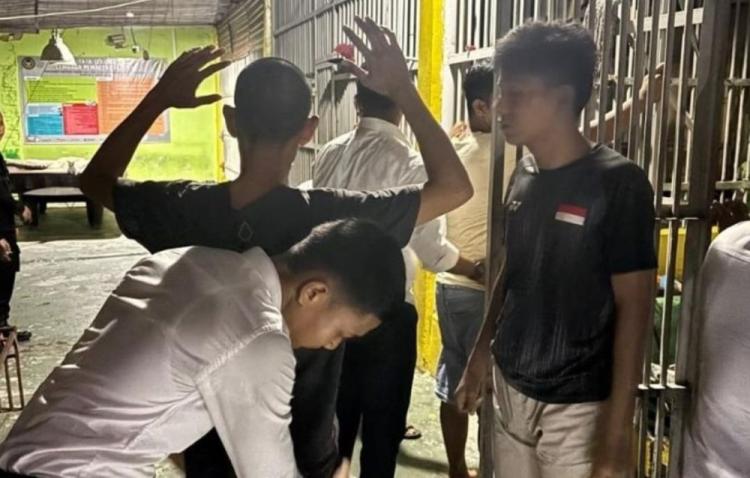 Lapas Pekanbaru Gandeng TNI Gelar Razia, Barang Terlarang Disita